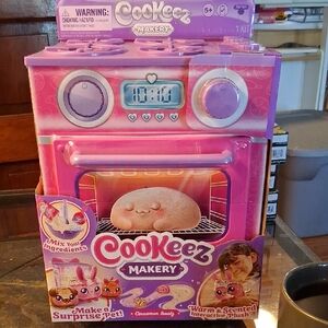 COOKEEZ MAKERY